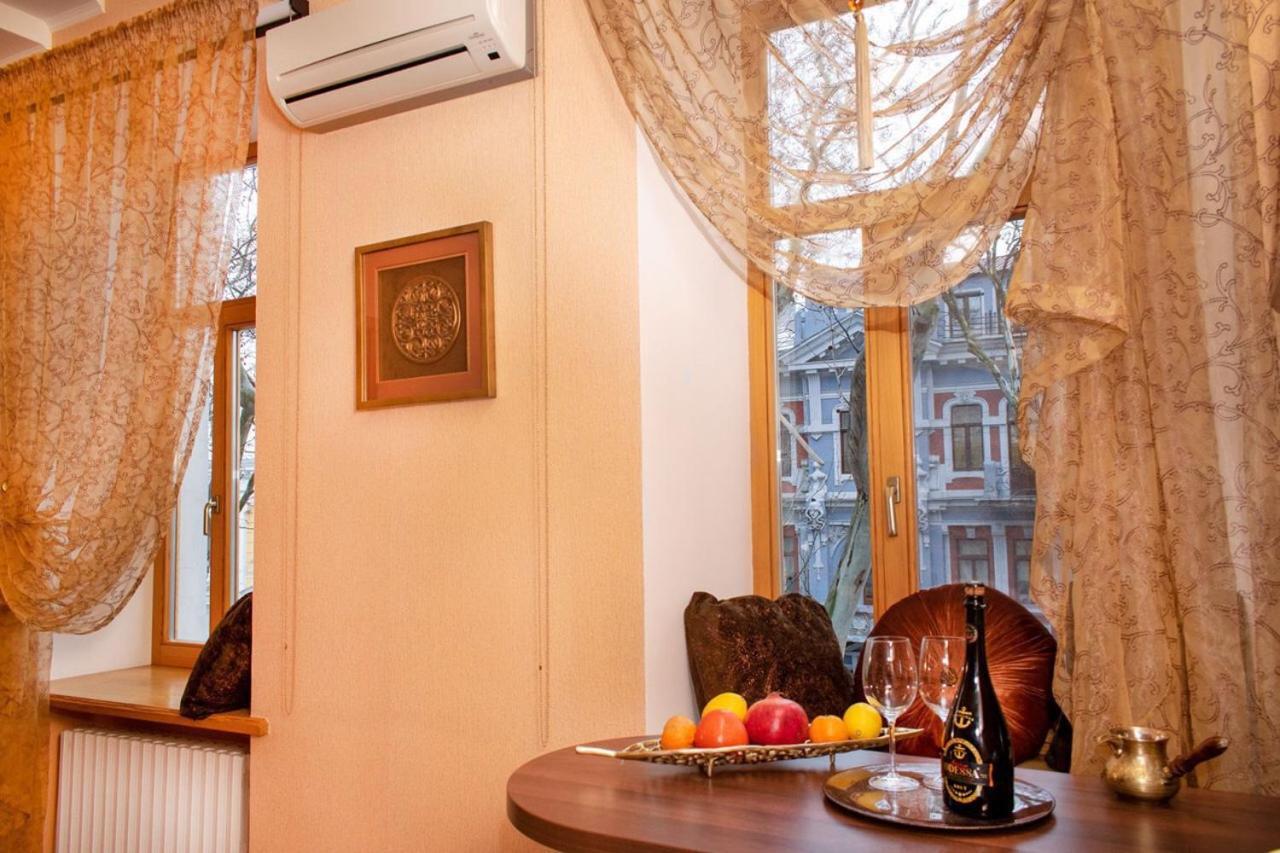 Mini-Hotel In The Very Heart Of Odessa Eksteriør billede
